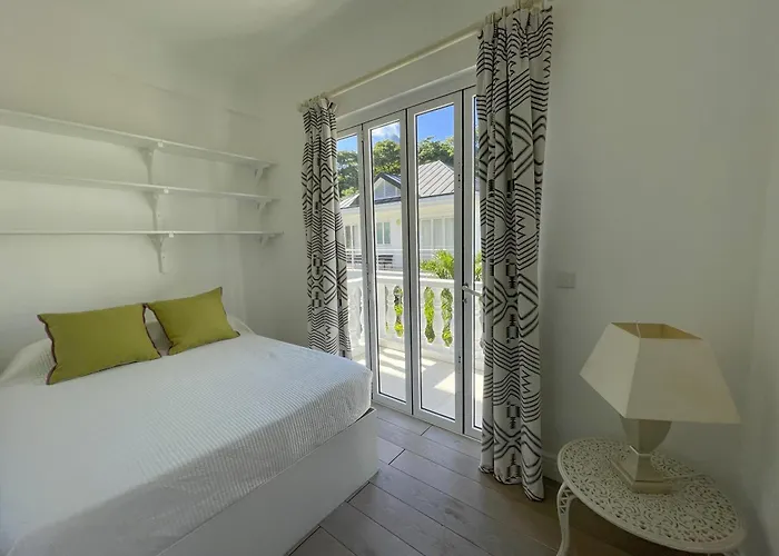 Blanc - Chateau Elysium Beau Vallon (Mahe)