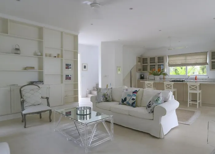 Blanc - Chateau Elysium * Beau Vallon (Mahe)